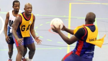 Image of Olian Mampuru playing netball