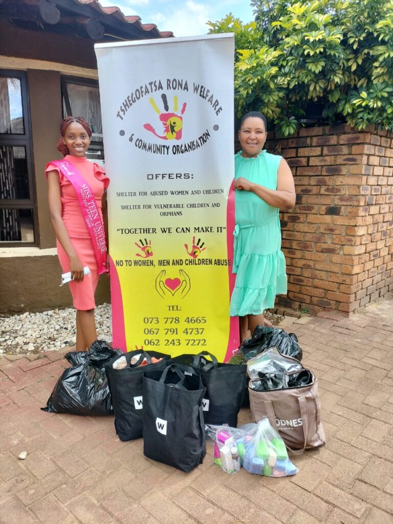 Kamogelo Mantinketsa, Hands over donations to Tshegofatsa Rona Welfare and Community Organisation.